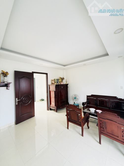Mặt tiền Kinh doanh. 5tâng btct . 85m2 (4.5×20) 5pn. 6wc. Giáp Phú Nhuận . - 2