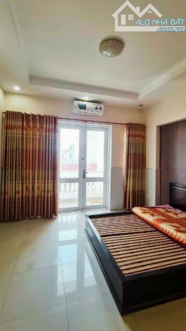 🔥 BÁN NHÀ ÂU DƯƠNG LÂN, P.2, Q.8 - CÓ SÂN ĐẬU Ô TÔ, DT 102M² - CHỈ 11.X TỶ. - 2