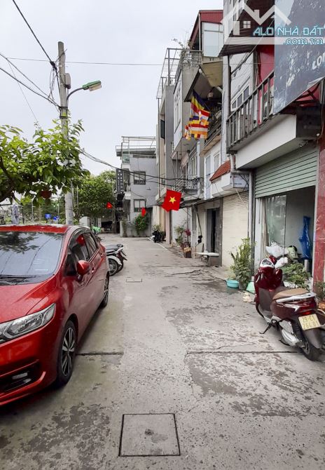 Bán nhà mặt phố Long Biên, Diện tích 31/40 m2, Lô góc, Nở hậu. Nhà 4 tầng, Giá : 5.5 tỷ - 2