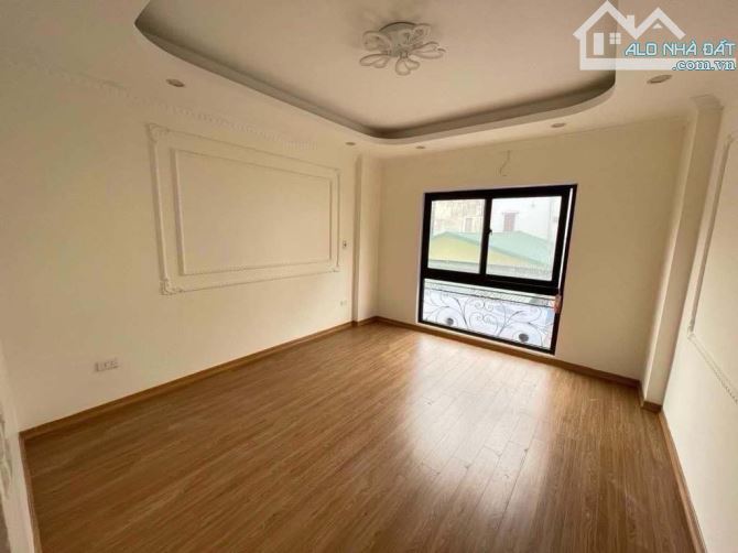Bán nhà Cổ Linh - ngõ Vf3 đỗ cửa - mới đẹp long lanh - 35m 5 tầng 6.9 tỷ - 2