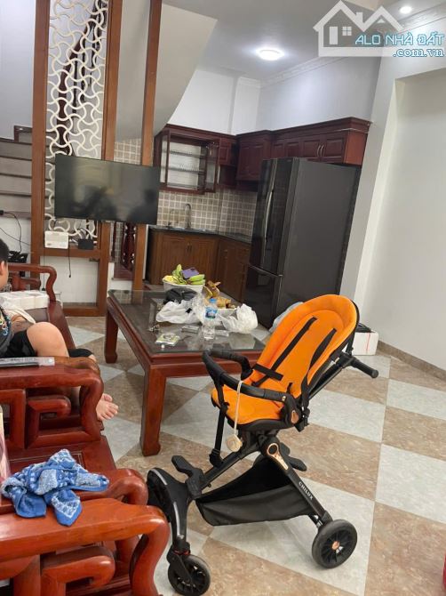 Cho thuê nhà nguyên căn 179 Vĩnh Hưng, phường Vĩnh Hưng, Hoàng Mai. DT 30m x 5 tầng, giá - 2
