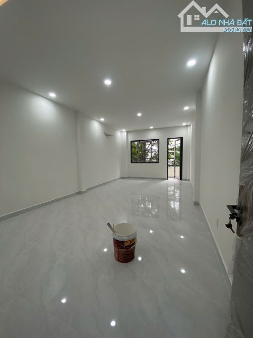 Cho thuê nhà 163 Nguyễn Hồng Đào, P14, TB. (DT: 4x16m) nhà 2 lầu. Giá thuê: 37 triệu/tháng - 4