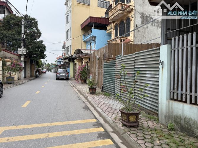 Bán đất tặng nhà 2,5 tầng tại trục chính Thôn Hàn Lạc, Phú Thị, Gia Lâm - 3
