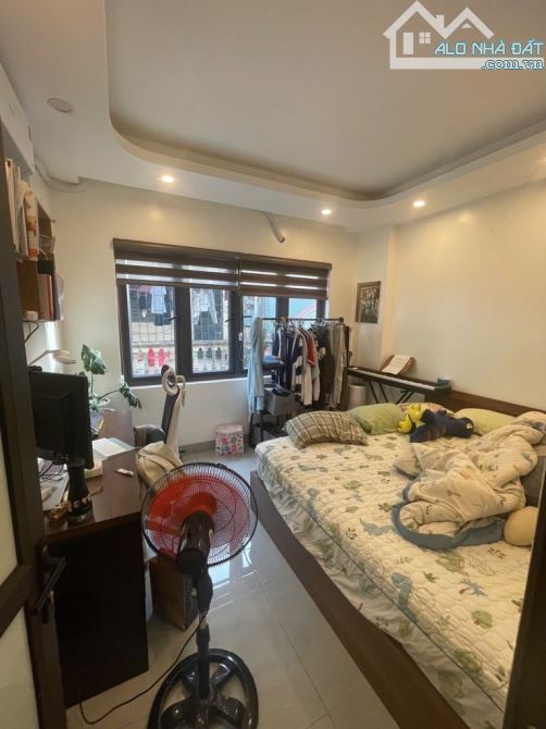 Bán nhà Đông Thiên. Vị trí đẹp - Ô tô đỗ cửa. Nhà 5 tầng - lô góc - full đồ - 3
