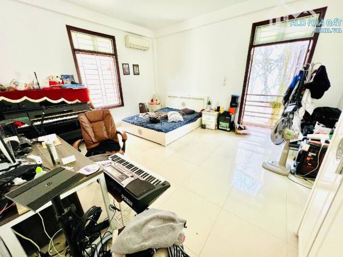 🏤MIÊU NHA 37m² - LÔ GÓC  - 3 MẶT THOÁNG - FULL NỘI THẤT - Ô TÔ CÁCH 50 m - TIỆN ÍCH XUNG - 3