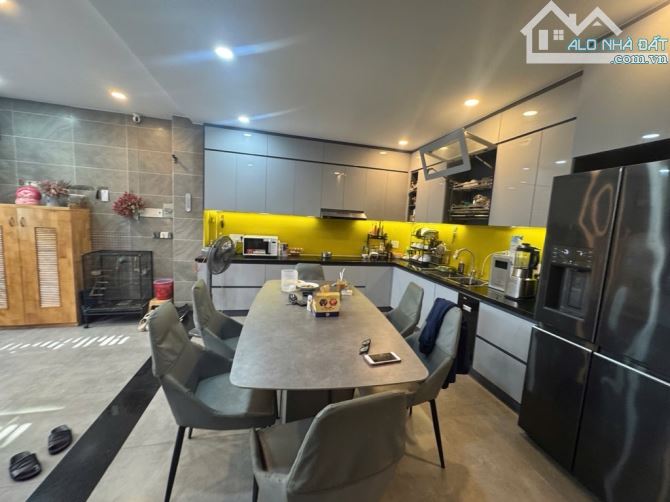 VỊ TRÍ ĐẸP QUẬN3- NHÀ 2 TẦNG THẲNG 1 TRỤC THÔNG TRƯỜNG SA- LÊ VĂN SỸ- DT 5,3x15 GIÁ 14,5 t - 3