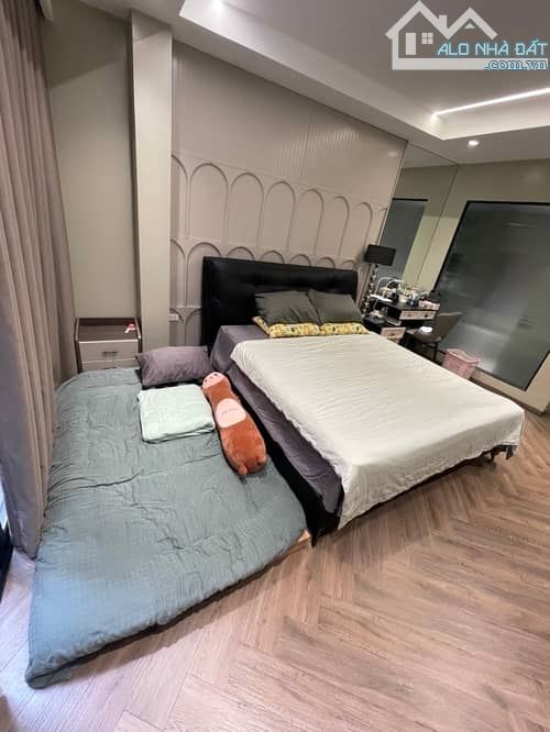 TRUNG TÂM BA ĐÌNH - CHỈ 20 TỶ - DT 4 X6 TẦNG THANHG MÁY - MT 4,2M. Ô TÔ NGỦ TRONG NHÀ - 3