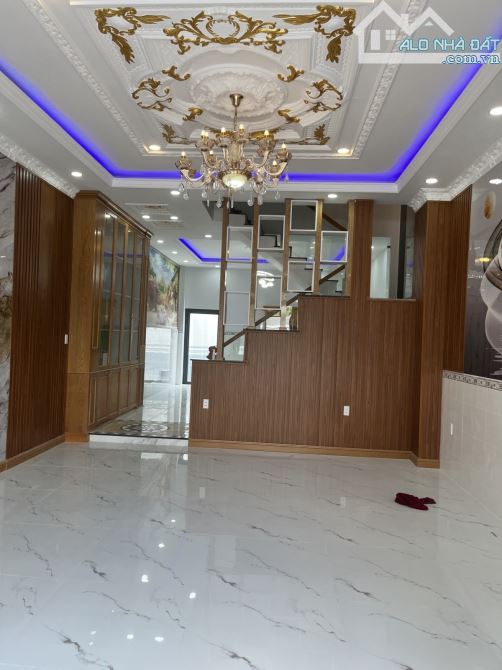 NHÀ MỚI 4 TẦNG ĐẸP LUNG LINH – NGAY CHỢ ĐẦU MỐI HÓC MÔN - NGUYỄN THỊ SÓC - 5x17M 6 TỶ HƠN - 3