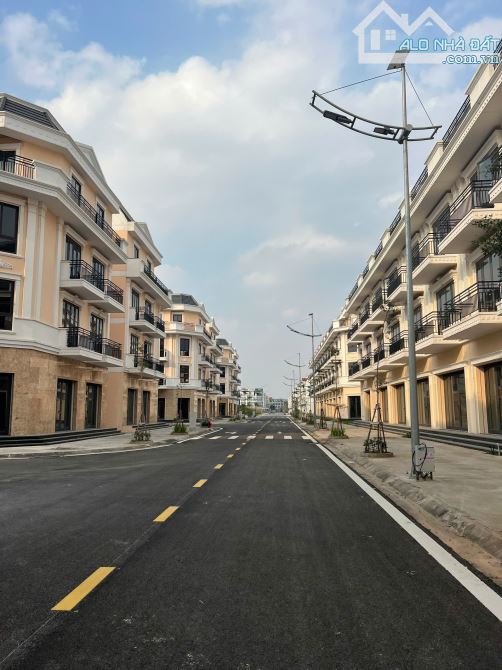 👉 Mua xong lãi luôn căn shophouse Vietsing Square KĐT VSIP Bắc Ninh - 3
