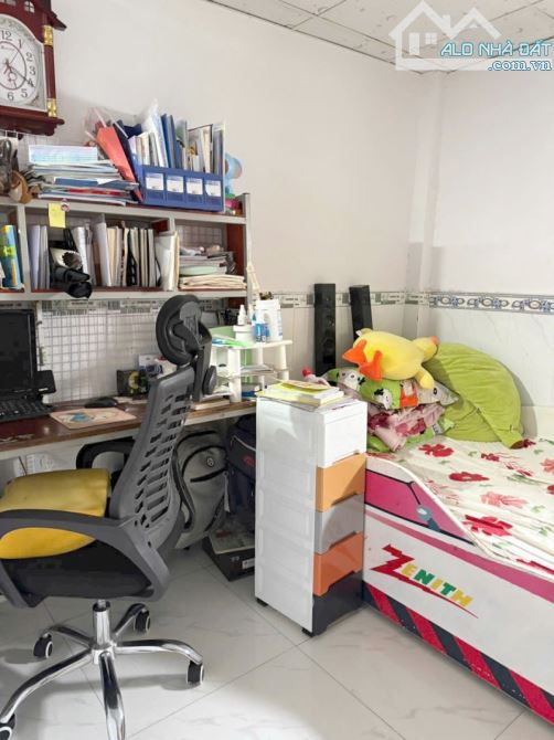 Bán Nhà Ngộp giá ngộp chỉ 3.2 tỷ  Linh Xuân – 2 Tầng 44m² – 3PN – Hẻm Xe Hơi - Sổ Riêng - 3