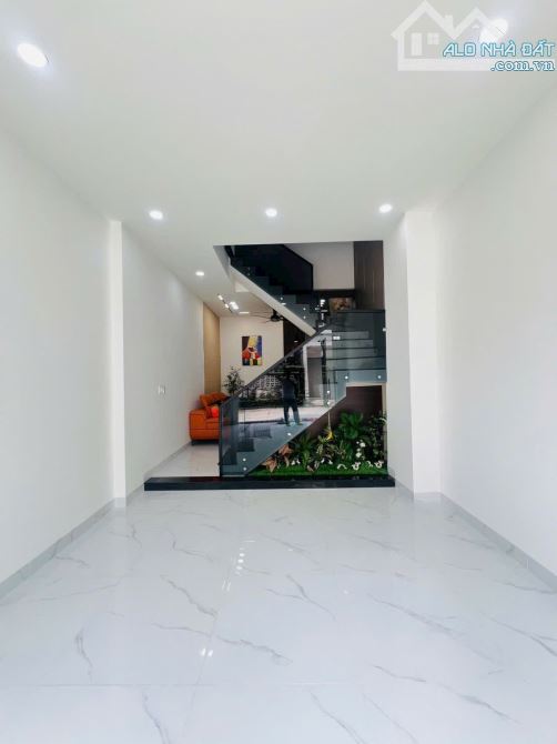 NHÀ MÊ FULL NỘI THẤT CAO CẤP GẦN ĐẠI LỘ ĐÔNG TÂY: Giá 4.55 tỷ - 3