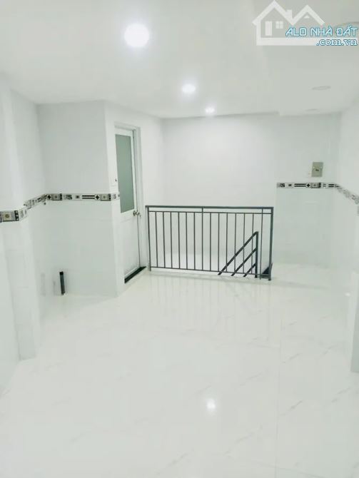CHỈ NHỈNH 2 TỶ, NHÀ ĐẸP, DÒNG TIỀN SẴN!!! NHÀ HXH, 2 TẦNG GIÁ RẺ, NI SƯ HUỲNH LIÊN, 17M². - 3