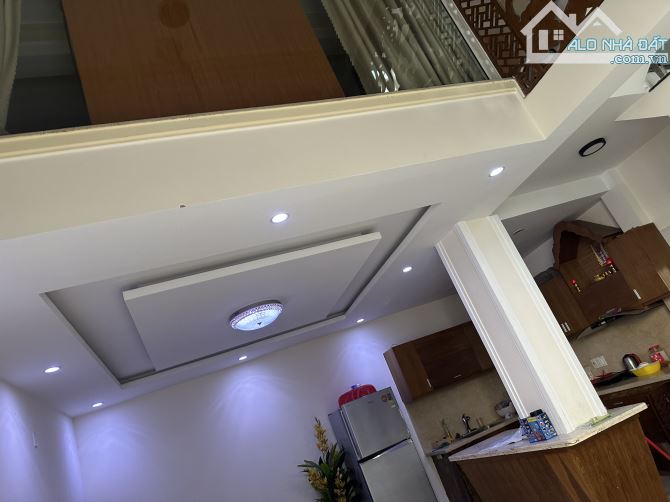 .  🌹🌹 NHÀ 3 TẦNG (NGANG 6m8) TRUNG TÂM THÀNH PHỐ - CHỦ XÂY KIÊN CỐ, 2 BƯỚC CHÂN RA MẶT T - 3