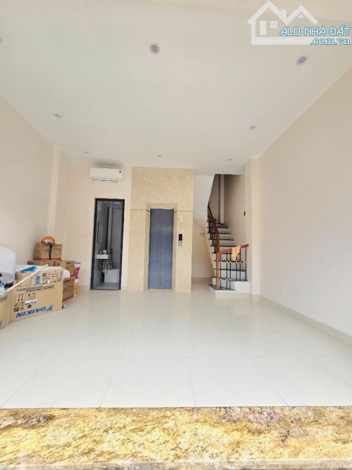 Siêu hiếm, mặt phố Đội Cấn - Ba Đình. Nhà mới, oto đỗ cửa, DT: 30m2 x mt 4.5m x 6 tầng tm - 3