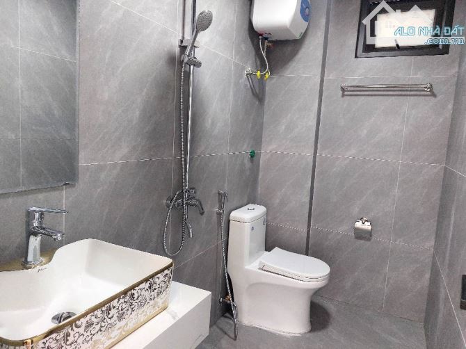 VIỆT HƯNG - 5 TẦNG - 5,x TỶ 👉VỊ TRÍ CỰC ĐẸP - - 3