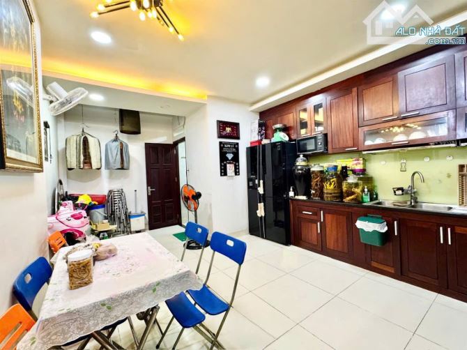 👉Nhà rẻ Ngay Chợ Tân Hương Tiện Ra các Quận hẻm xe hơi DT 6x17 1 lầu - 3