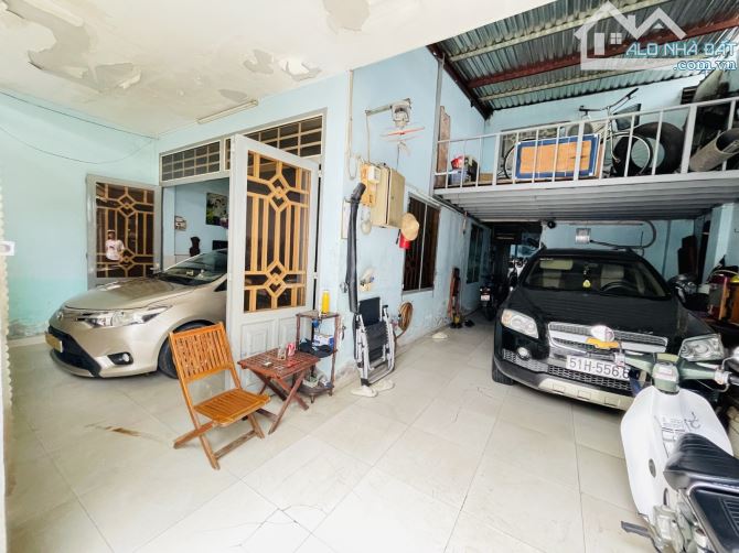 Cần Bán nhà 🏘 C4 Lê Văn Khương - Quận 12.  ⛔130m2 - ngang 8m có thể tách 2 lô xây mới bán - 3