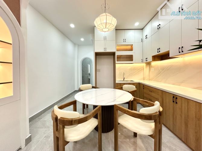 XÂY MỚI 100% - NHÀ ĐẸP 5 TẦNG KTS THIẾT KẾ - HẺM 4.5M Ô TÔ THÔNG - GIÁP Q1 - 3