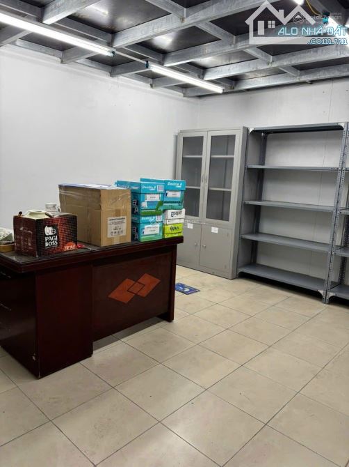 Bán nhà C4 90m2, MT 5m, ô tô tránh tại LẠC LONG QUÂN, giá 22 tỷ vnd - 3