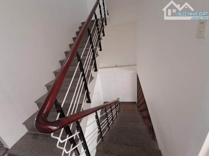Mặt tiền Hồ Tùng Mậu : Nhà 2,5 tầng : 100m2 giá 11,69 tỷ - 3