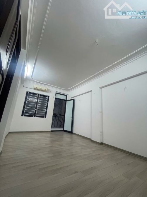 Bán nhà đẹp đường Trần Cung quận Bắc Từ Liêm - Sổ đỏ 33m2 - 5 tầng còn mới - MT 5,6m. - 3