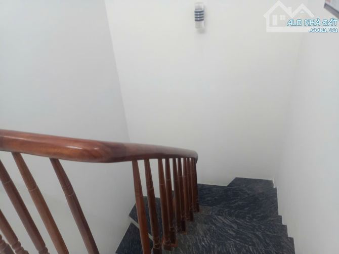 BÁN NHÀ XÂY MỚI PHỐ LAI XÁ DIỆN TÍCH 40M2 X 5 TẦNG Ô TÔ CÁCH 10M CÓ 6 PHÒNG NGỦ - 3