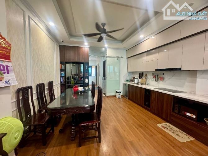 Bán nhà Phố Ngô Gia Tự 100m2, 5 Tầng  Ở và Kinh doanh đa loại hình - 3