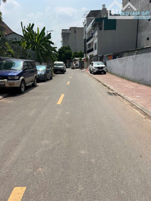 Cổ Linh, Thạch Bàn. Sau 1 nhà ra mặt phố. Dt 35m*7 tầng thang máy*hơn 8 tỷ. Cách Aeon 1km. - 3