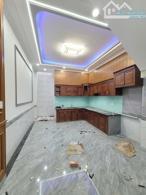 Bán nhà 1 trệt 2 lầu KDC gần trung tâm y tế Dĩ An p.Tân Đông Hiệp Dĩ An chỉ 5ty100TL M6972 - 3