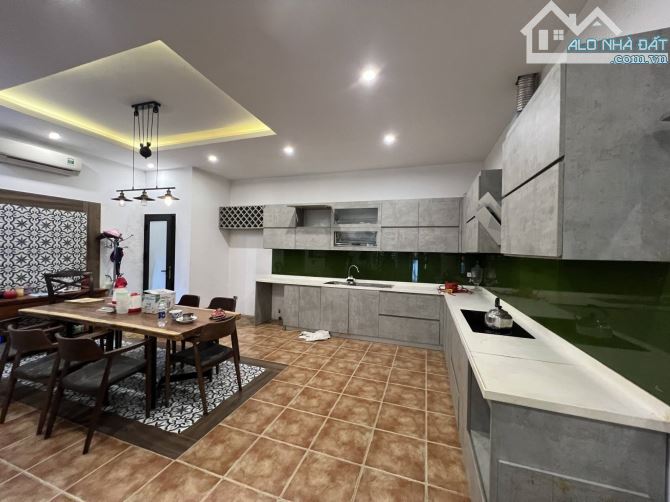 Phân Lô, Biệt Thự Phố Nguyễn Sơn, Bồ Đề, 125m2, MT6.5m, Ô Tô, Full đồ, Giá Rẻ - 3