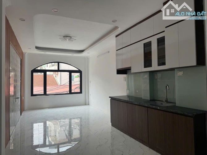 Thạch Bàn - Ô tô tránh đỗ ngày đêm - Kinh doanh tốt - Thang máy - chỉ 8.7 t.ỷ - 3