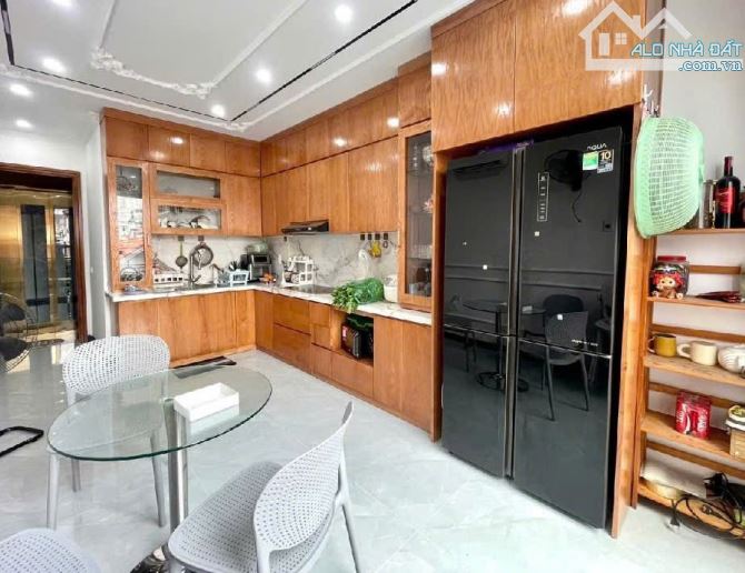 Lạc Long Quân, gần Hồ Tây, 60m2, 6 tầng thang máy, ga ra ô tô, 8phòng ngủ - 3
