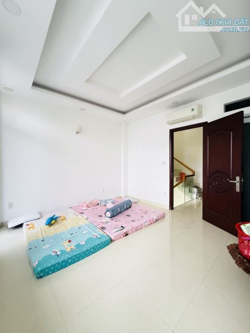 Mặt tiền Kinh doanh. 5tâng btct . 85m2 (4.5×20) 5pn. 6wc. Giáp Phú Nhuận . - 3