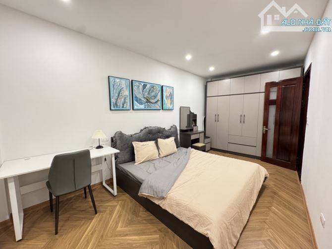 6,15 TỶ - 38m2 - 6,5 TẦNG - GẦN KĐT VIỆT HƯNG - CÁCH 1 NHÀ RA ĐƯỜNG Ô TÔ - BÃI XE CÁCH 50M - 3