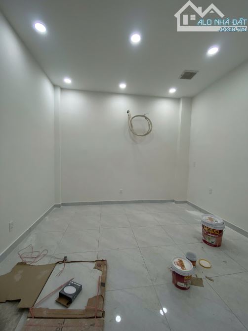 Cho thuê nhà 163 Nguyễn Hồng Đào, P14, TB. (DT: 4x16m) nhà 2 lầu. Giá thuê: 37 triệu/tháng - 5