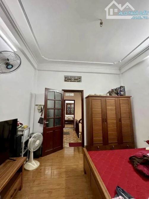 Siêu phẩm phân lô Hoàng Cầu, 47m² x 4 tầng – Ô tô đỗ gần, 2 thoáng, sổ đẹp, dân xây chắc - 4