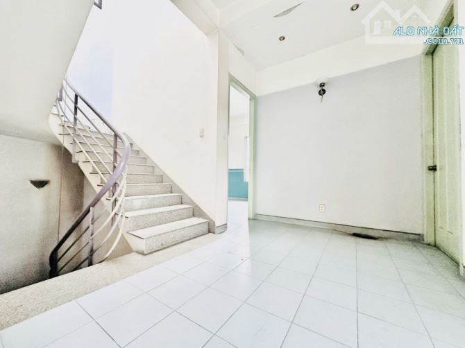 HIẾM - Mặt tiền VIP khu Tên Lửa - 2 mặt tiền kinh doanh tầng trệt - Khu hiếm nhà bán - 4