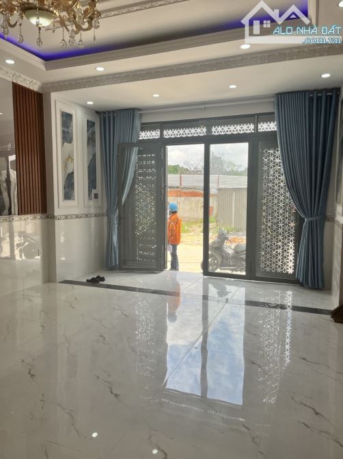 NHÀ MỚI 4 TẦNG ĐẸP LUNG LINH – NGAY CHỢ ĐẦU MỐI HÓC MÔN - NGUYỄN THỊ SÓC - 5x17M 6 TỶ HƠN - 4