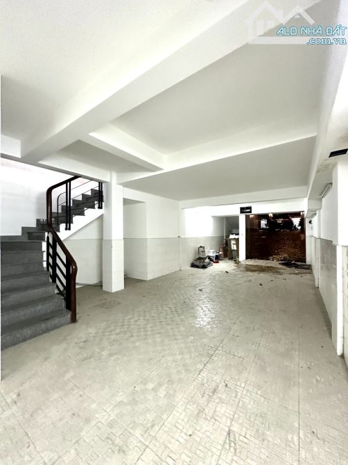 MẶT TIỀN LÊ VĂN THỊNH QUẬN 2 - LÔ GÓC 2 MT - HẦM 6 TẦNG 180M2 - 2x TỶ - 4