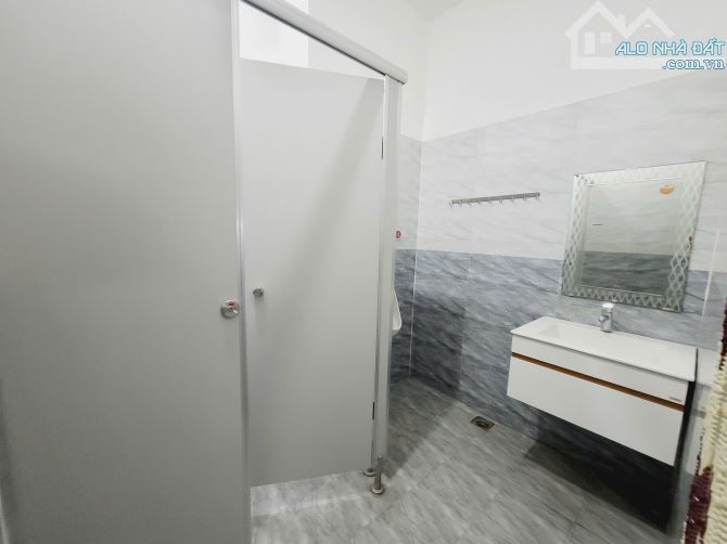 THÀNH -7M NGANG CHO THUÊ - 700m - có TẦNG CÓ HẦM XE - 4