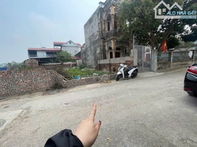 Chính chủ bán gấp đất 119m2 - 4,88 tỷ - trục chính làng Đạc Tài - ô tô tránh - pháp lý chu - 4