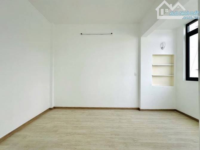 HXH NGUYỄN XÍ kế VINCOM plaza - SÁT MẶT TIỀN - 52M2 SỔ A4 - 3 TẦNG 4PN - CHỈ hơn 8 tỷ - 4