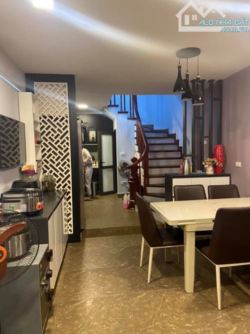 Bán nhà phố Hoàng Sâm, 40m², 4 tầng, vị trí đắc địa lõi Cầu Giấy, nhỉnh 8 tỷ - 4