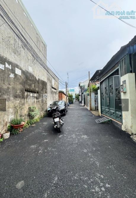 Nhà 3 tầng, 50m2, ngang 5m, 4PN, đường số 8, Linh Xuân, giá 4.9 tỷ - 4