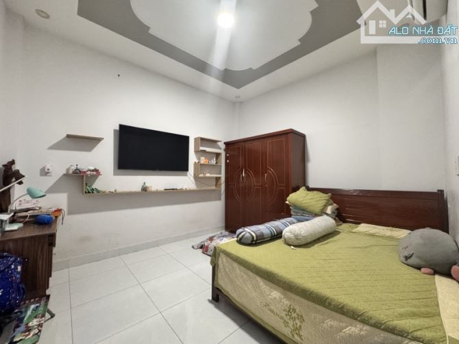 Bán nhà 2 Tầng + Sân Thượng mát mẻ,SHR đường 2 ô tô, gần chung cư Bcons - 4