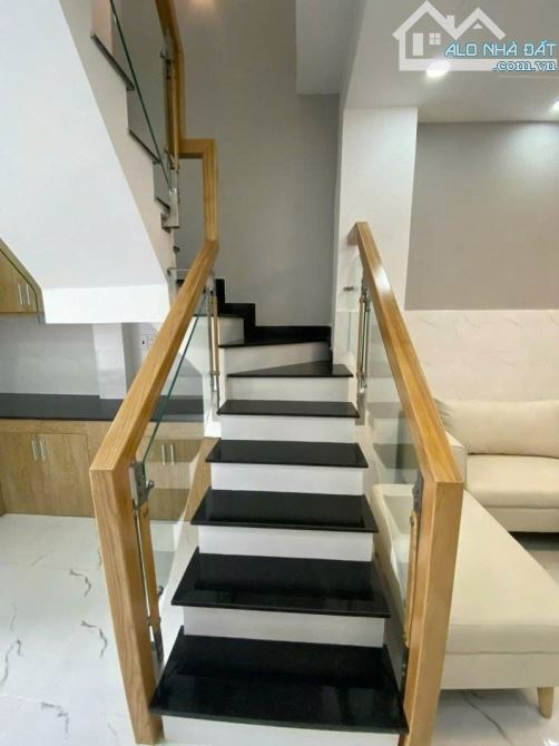 SIÊU PHẨM NHÀ ĐẸP 2 TẦNG FULL CÔNG NĂNG,dt 3,2x9 ,2pn ngay đường thống nhất giá chỉ 2,99t - 4