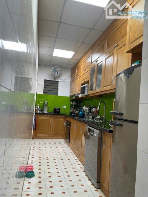 CẦN BÁN CĂN HỘ TẬP THỂ PHẠM VĂN ĐỒNG - 3 NGỦ - 120M2 - 4