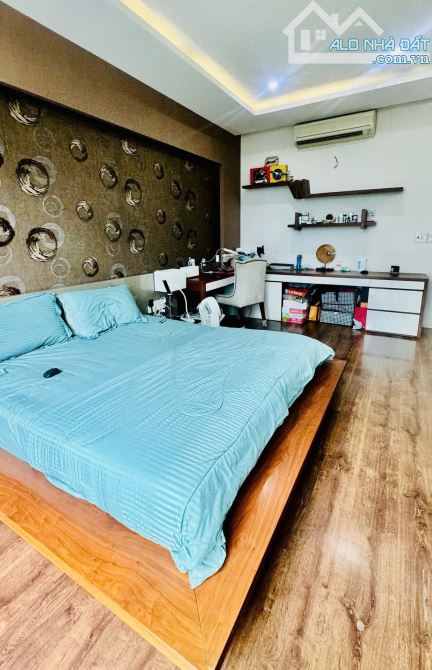 Q7 BIỆT THỰ HIM LAM VĂN PHÒNG 10x20 200M² FULL NỘI THẤT CAO CẤP HĐ THUÊ 70 TR/TH - 4