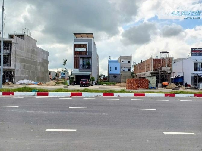 BÁN ĐẤT GIÁ RẺ TÁI ĐỊNH CƯ LỘC AN - BÌNH SƠN, GẦN KCN: LỘC AN, LÔ 250M2 GIÁ CHỈ 3TỶ 750. - 4