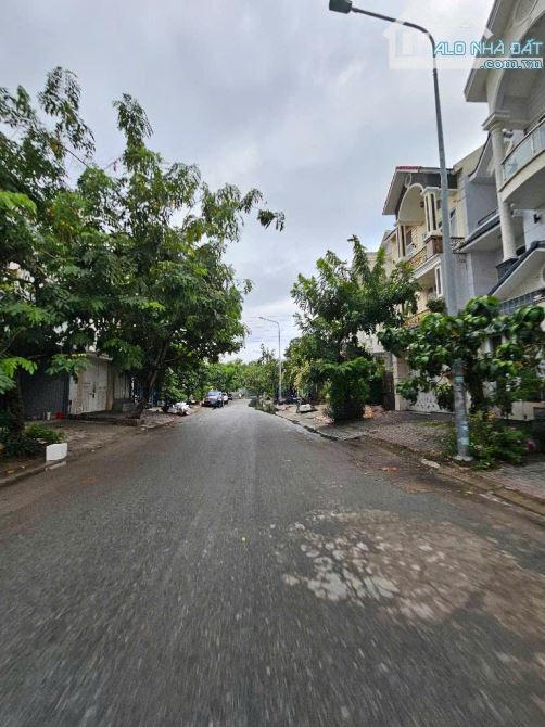 bán đất 100m2, phú thuận, huỳnh tấn phát, hẻm xe hơi, 2 mặt tiền nhỉnh 7 đồng - 4